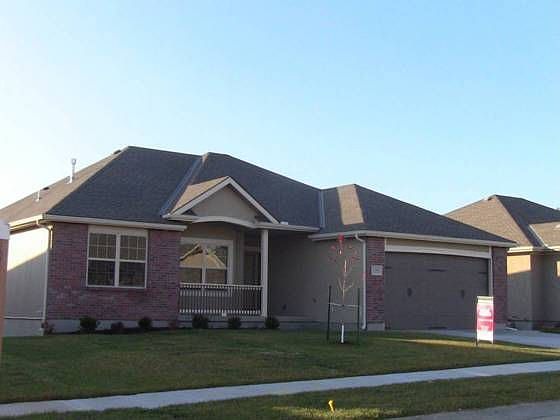 1st image of 1706 NW Hedgewood Dr