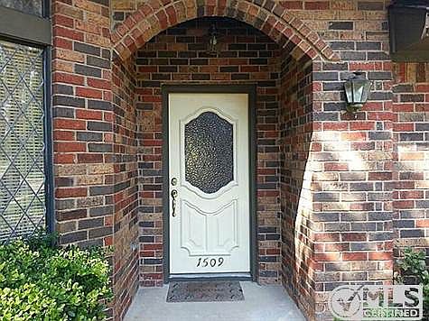 4th image of 1509 Amesbury Dr
