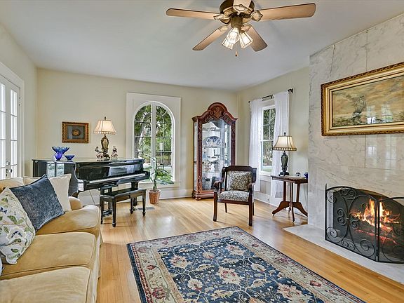 5th image of 106 W 32nd St