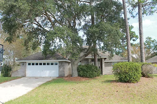 63 Norwich Cir Photo 1