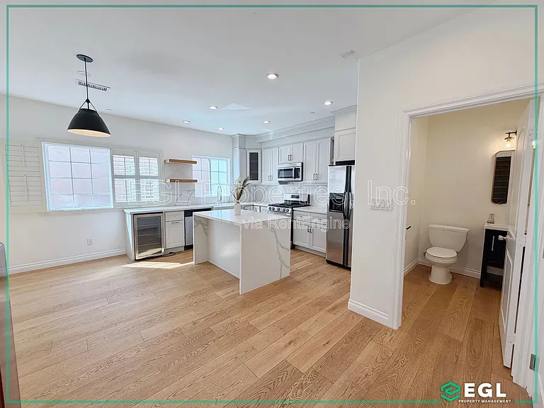 1521 S Hayworth Ave #102 — Photo 4