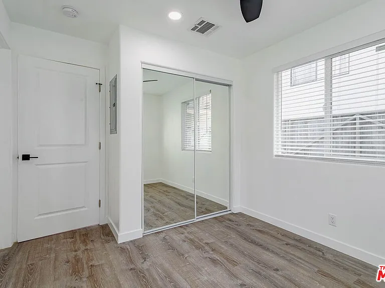 253 S Catalina Ave — Photo 17