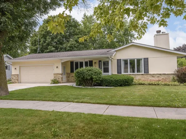 1527 N Holden STREET, Port Washington, WI 53074