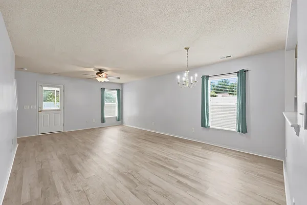 914 Bur Oak Ct — Photo 8