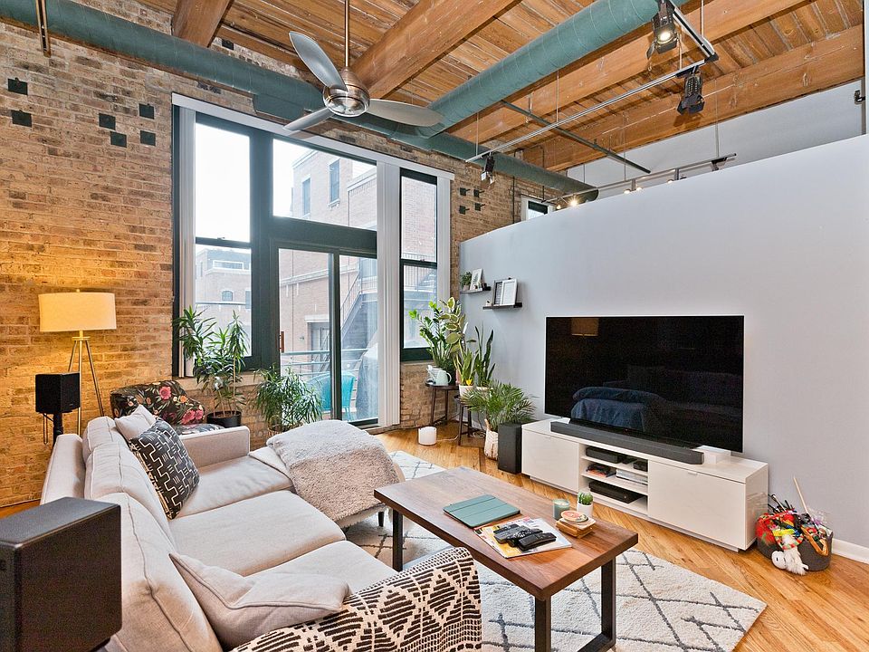 1st image of 2222 W Diversey Ave APT 204A