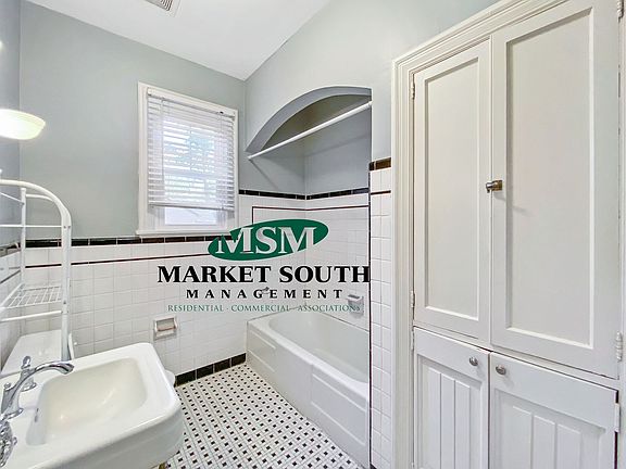 3rd image of 219 E 56th St