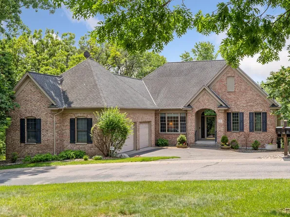 15 Knoll Rd, North Oaks, MN 55127