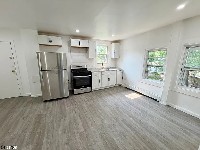 390 Orange Rd #5 — Photo 2