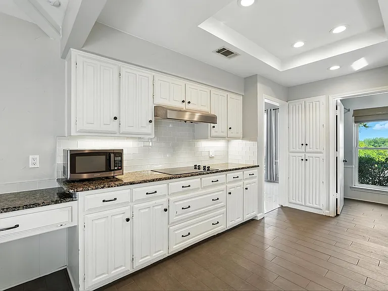 7938 Fair Oaks Ave — Photo 6
