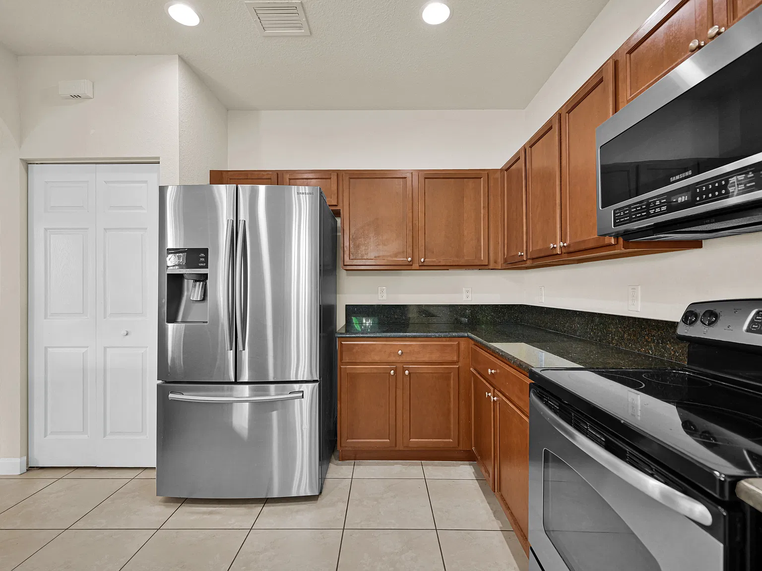 4 bed, 2632 sqft, $5,500 — Photo 3
