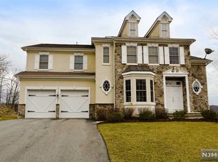 53 Overlook Rdg, Oakland, NJ 07436