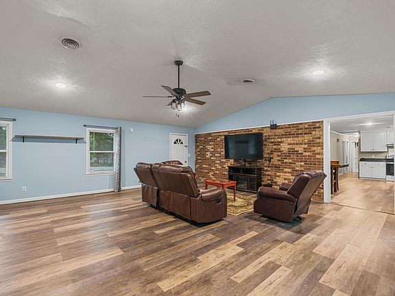 3rd image of 1098 Wrights Mill Rd