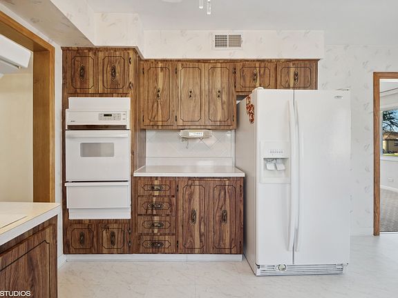 4th image of 11039 Boeger Ct
