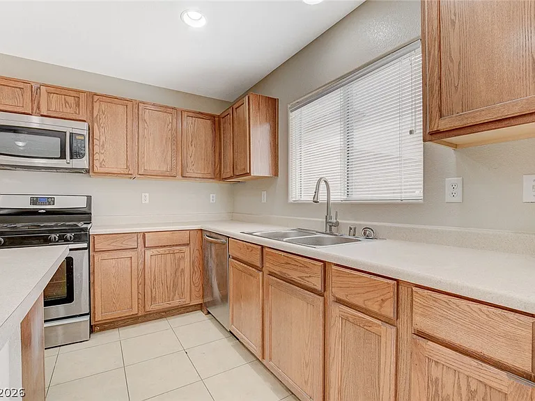 1129 Autumn Bay Ct — Photo 17