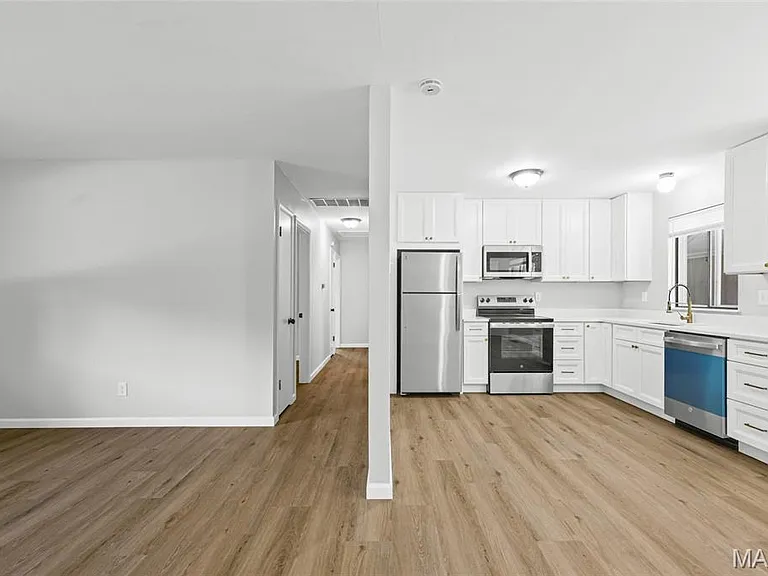 404 Spring Meadows Dr — Photo 10