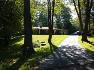 735 Sugar Hollow Rd, Hermitage, PA 16148