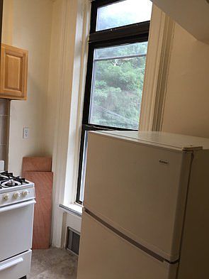 4th image of 985 Bergen St #2