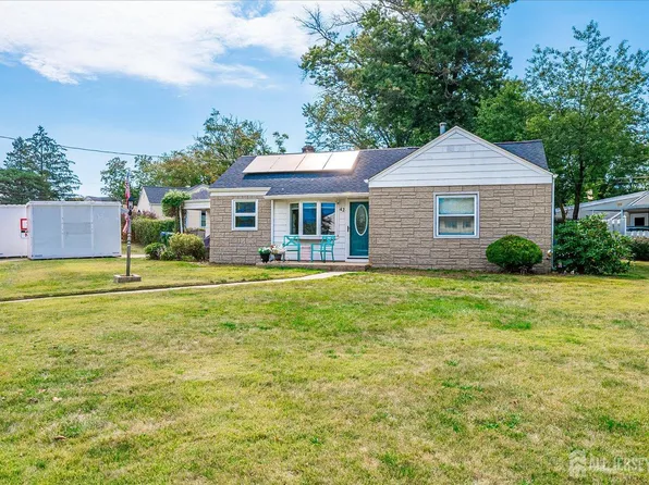 42 Chestnut St, Edison, NJ 08817