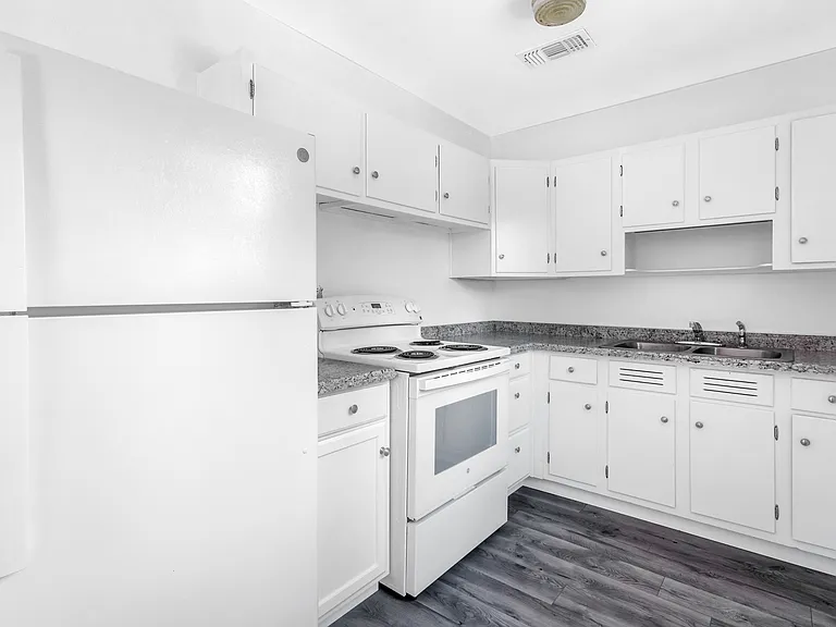 22 Laurie Dr NE — Photo 17