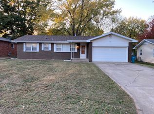 1153 S Plaza Ave, Springfield, MO 65804