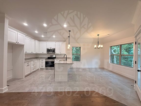 4th image of 12 Kinross Dr