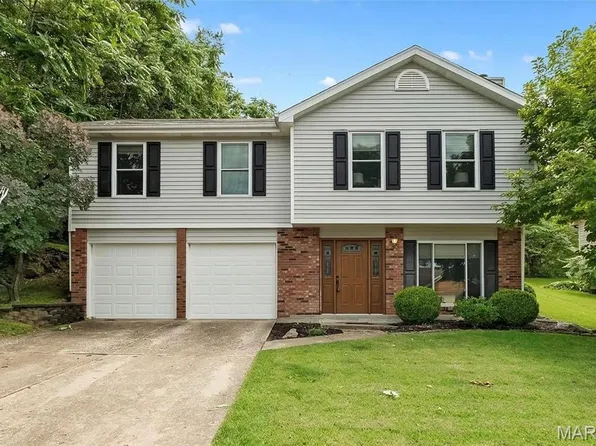 1203 Summit Meadows Dr, Fenton, MO 63026