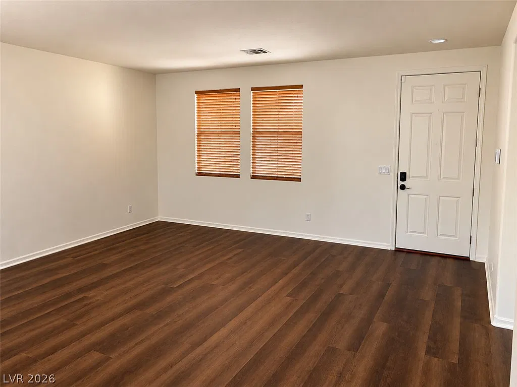 3 bed, 2.0 bath, 2058 sqft, $1,995 — Photo 4