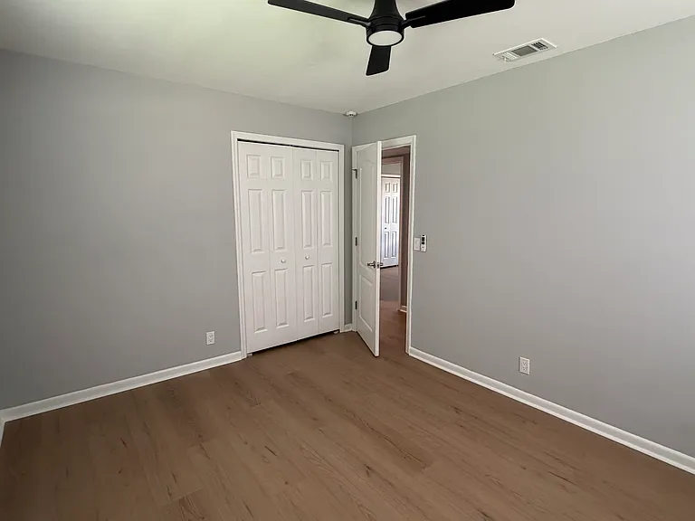 5004 Redstone Dr — Photo 11