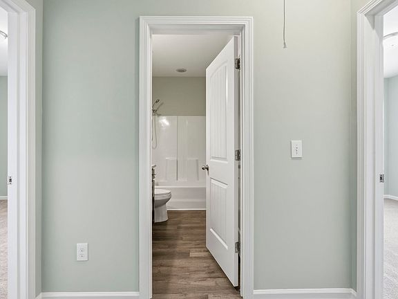 4th image of 464 Honeyhill Loop