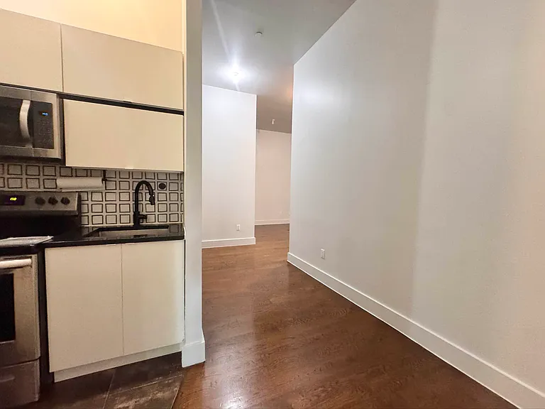 1487 Broadway #1A — Photo 8
