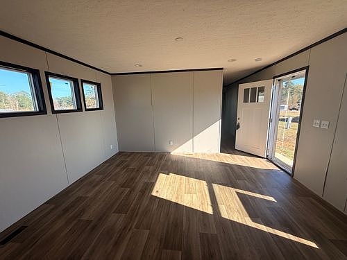 2nd image of 905 Elm Hill Cir