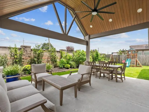 328 Woodway Dr, League City, TX 77573