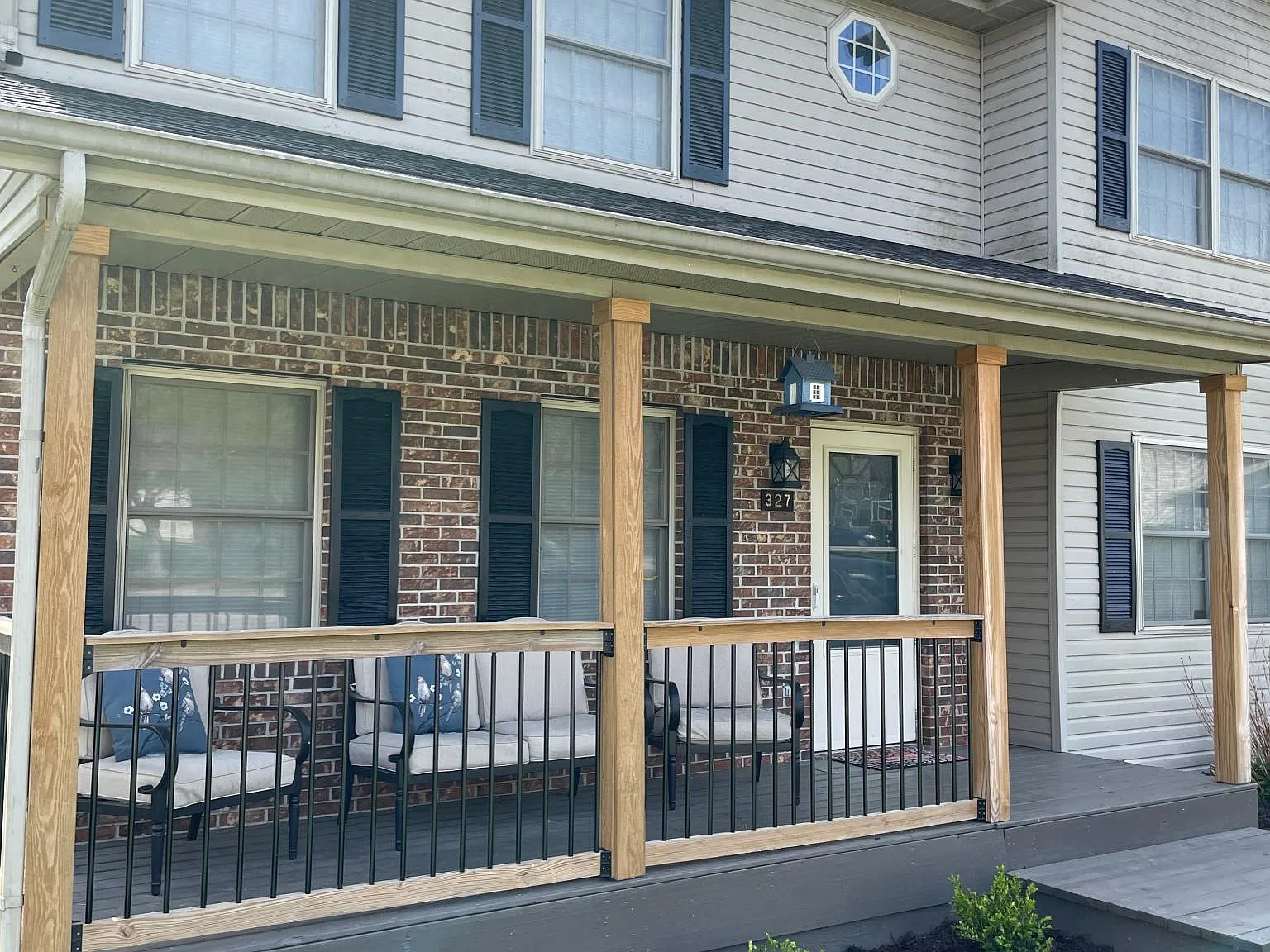 327 W White Pine Ct — Photo 2