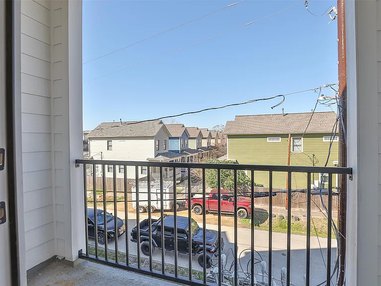 1020 W 15th 1/2 St #A — Photo 19