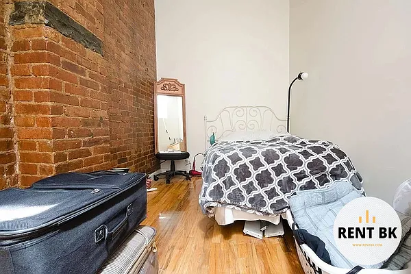 Rented by RENTBK LLC | media 4