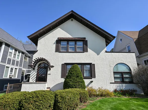 3530 West Linden PLACE, Milwaukee, WI 53208