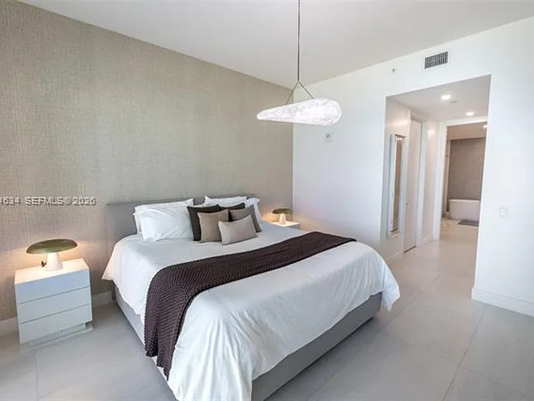 17550 Collins Ave #CU-703 — Photo 21