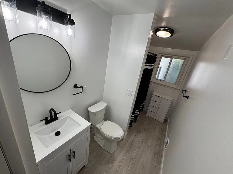 112 Longacre Ave — Photo 3