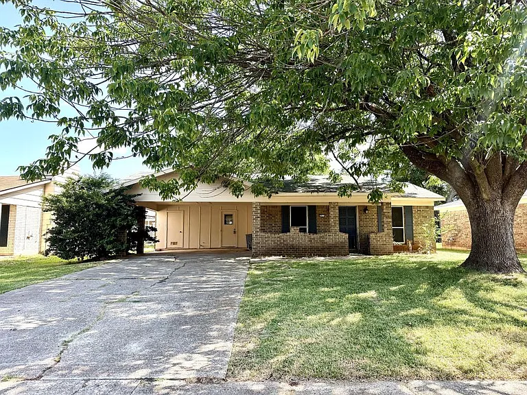 2513 Tilman Dr — Photo 2