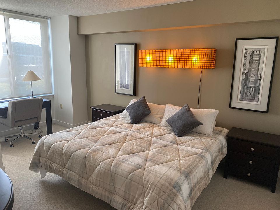 Master bedroom has 2 premium foam xl-twin mattresses. When pushed together, it is the same as a King sized bed. Both beds are on an adjustable base making it easy to sit up to read or watch TV. One set of sheets included in rent.