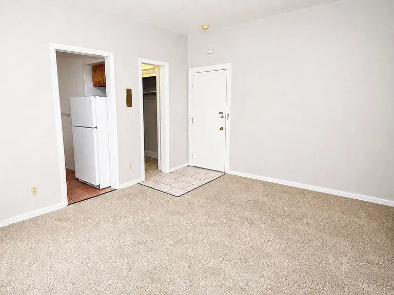 Carpeted Studio (Unit 6)