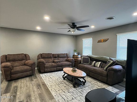 3rd image of 287 Guinn Dr