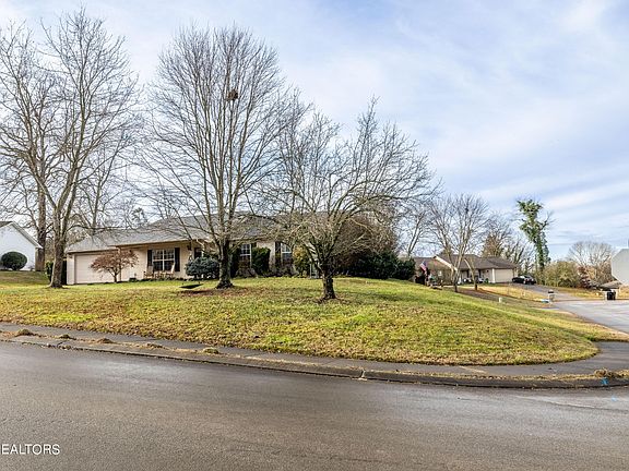 3rd image of 511 Lejeune Dr