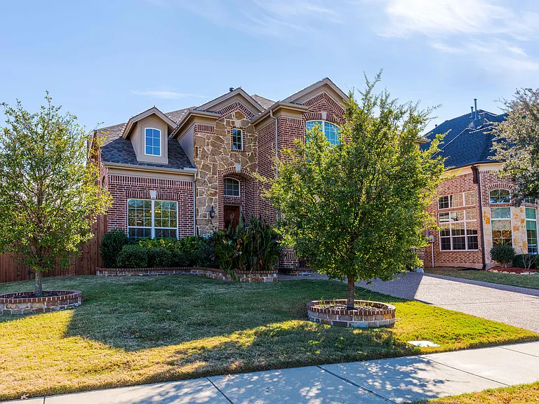 2555 Hannah Cir — Photo 2