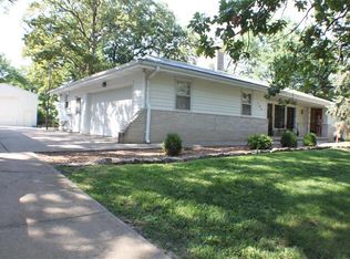 706 SW 15th St, Oak Grove, MO 64075