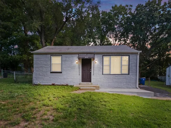 23 Becker Dr, Saint Louis, MO 63135