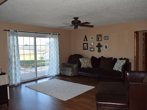 4th image of 720 S Peach Ave