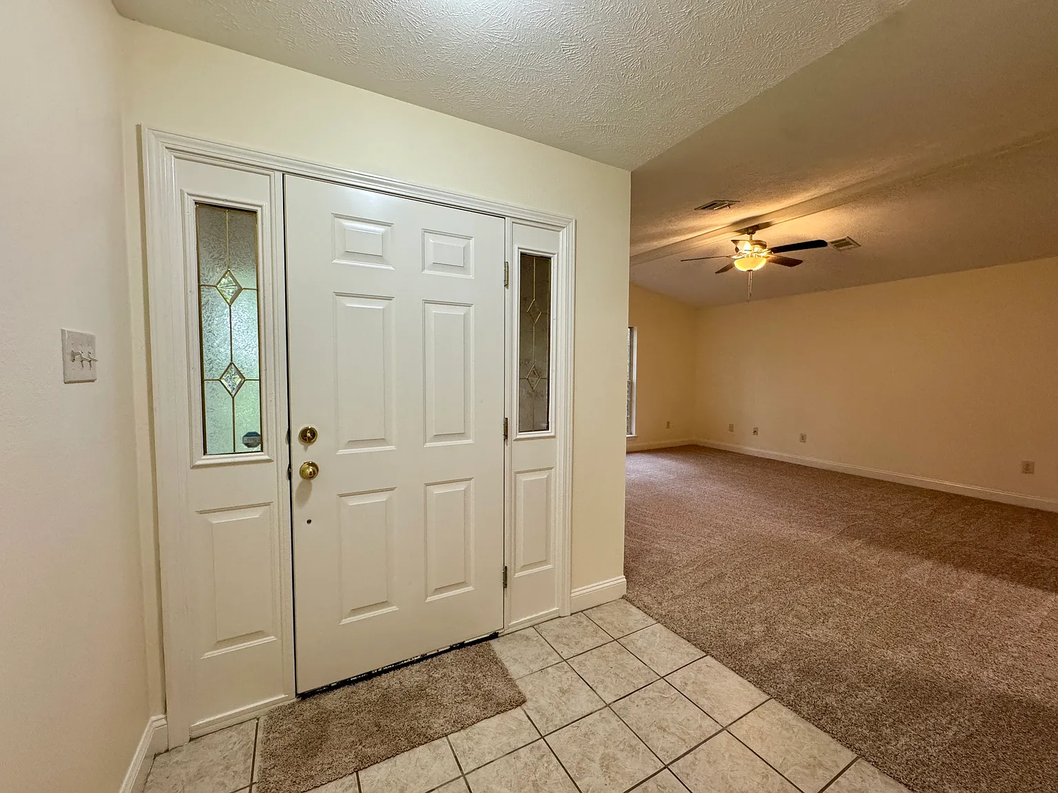 3 bed, 2077 sqft, $1,900 — Photo 4