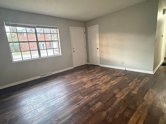 5th image of 147 Meredith Ave