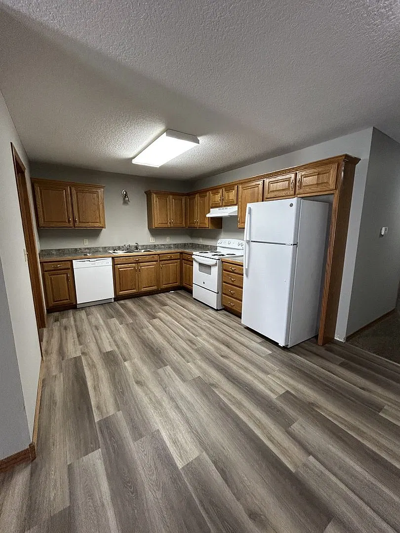 717 E. Madison Duplex — Photo 4